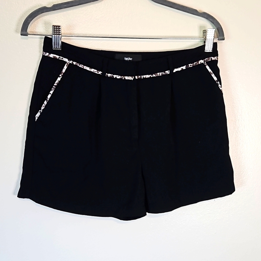 🎯 Mossimo Black Animal Print Trim Shorts Size 2